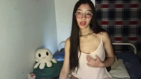 Snapshot of mikhaela_ chatting on 23, 10, 2025 Mikhaela online show from 23, 10, 2025