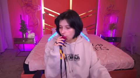 Snapshot of mikiikiwi chatting on 19, 1, 2025 Miki online show from 19, 1, 2025