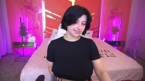 Snapshot of mikiikiwi chatting on 21, 1, 2025 Miki online show from 21, 1, 2025