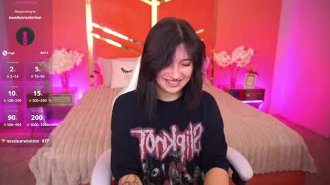 Snapshot of mikiikiwi chatting on 22, 9, 2025 Miki online show from 22, 9, 2025