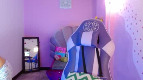 Snapshot of mikka_ela chatting on 9, 10, 2025 Mikka 3 online show from 9, 10, 2025