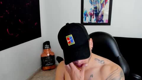 Snapshot of mikke_love chatting on 4, 10, 2025 MIKKE online show from 4, 10, 2025