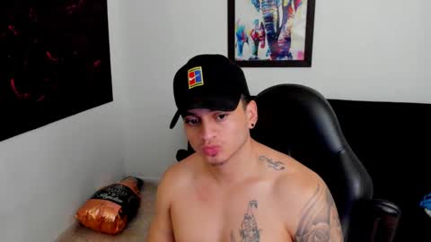 Snapshot of mikke_love chatting on 10, 10, 2025 MIKKE online show from 10, 10, 2025