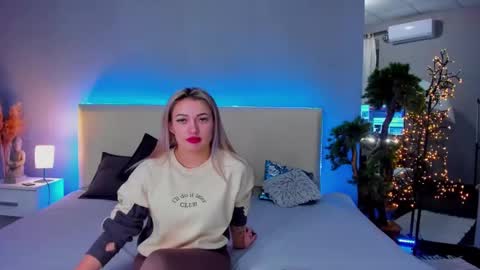 Snapshot of mikkishows chatting on 25, 2, 2025 MikkiShows online show from 25, 2, 2025