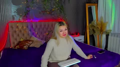 Snapshot of mikkishows chatting on 7, 3, 2025 MikkiShows online show from 7, 3, 2025