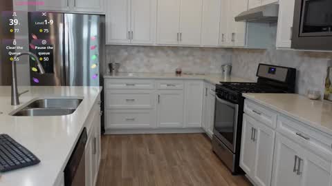 Mikaylah online show from 10, 12, 2024