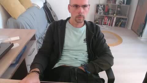 Snapshot of mikmik91 chatting on 13, 10, 2025 mikmik91 online show from 13, 10, 2025