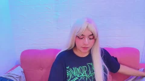   miku katsuragi  online show from 21, 11, 2025