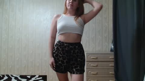 Snapshot of miku_sanders2 chatting on 2, 2, 2025 miku_sanders2 online show from 2, 2, 2025