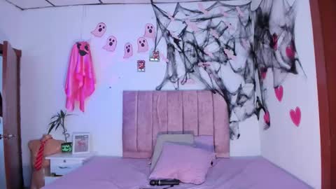 Snapshot of mila_1wood chatting on 20, 10, 2025 mila_1wood online show from 20, 10, 2025