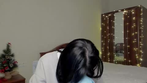 mila_dance_ online show from 18, 12, 2025