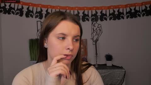 mila_glow online show from 27, 10, 2025