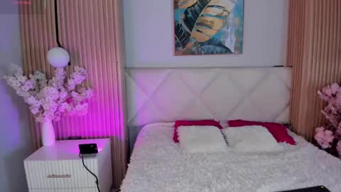 mila_hank online show from 7, 5, 2026