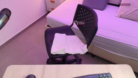 Milena  online show from 9, 1, 2025