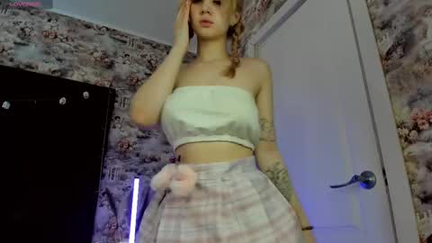 mila_kinor online show from 3, 3, 2025