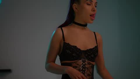 mila may  online show from 1, 5, 2026