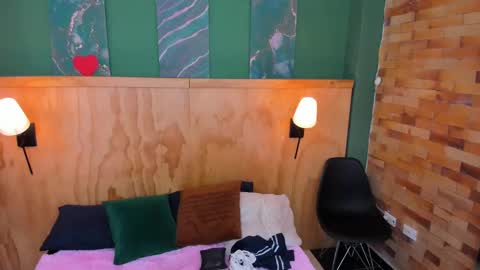 Mila and samy online show from 8, 10, 2025