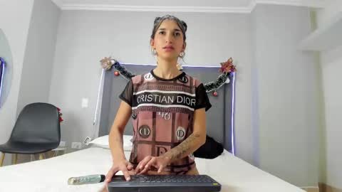 Snapshot of milaa_petite chatting on 13, 12, 2024 online show from 13, 12, 2024