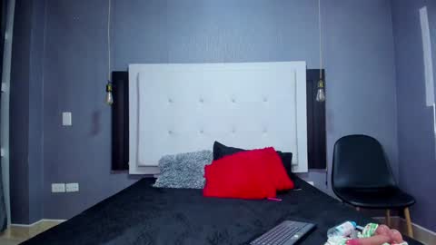 Snapshot of milaa_petite chatting on 12, 1, 2025 online show from 12, 1, 2025