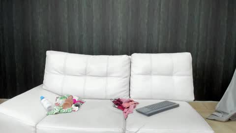 Snapshot of milaa_petite chatting on 14, 1, 2025 online show from 14, 1, 2025