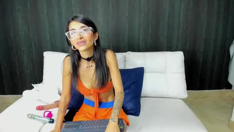 Snapshot of milaa_petite chatting on 25, 1, 2025 online show from 25, 1, 2025