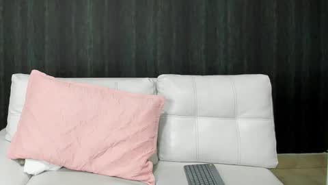 Snapshot of milaa_petite chatting on 29, 1, 2025 online show from 29, 1, 2025