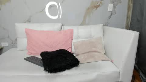 Snapshot of milaa_petite chatting on 11, 2, 2025 online show from 11, 2, 2025