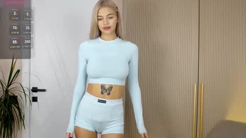 Snapshot of milabunny_ chatting on 17, 10, 2025 Mila and u can call me sweet bunny online show from 17, 10, 2025