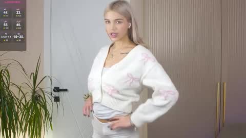 Snapshot of milabunny_ chatting on 30, 10, 2025 Mila and u can call me sweet bunny online show from 30, 10, 2025