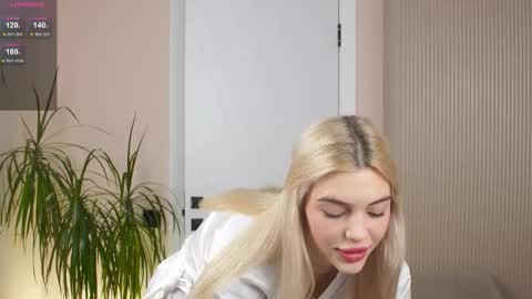 Snapshot of milabunny_ chatting on 12, 11, 2025 Mila and u can call me sweet bunny online show from 12, 11, 2025