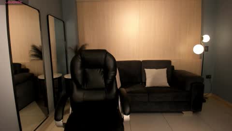 Mila online show from 5, 11, 2025