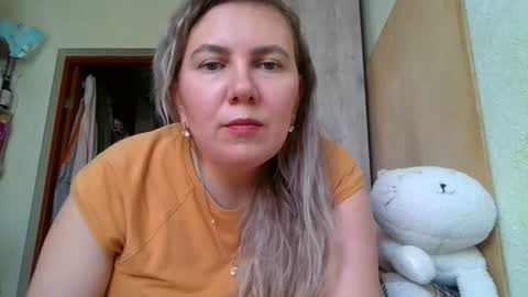 milacristalle online show from 2, 8, 2026