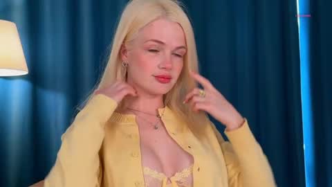 Snapshot of milademies chatting on 4, 5, 2026 Miss Cutie online show from 4, 5, 2026