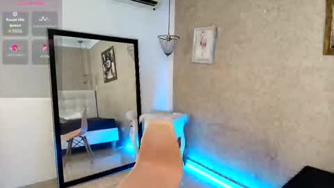 Snapshot of miladiosa chatting on 23, 10, 2025 miladiosa online show from 23, 10, 2025