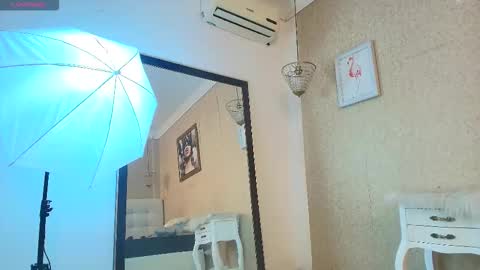 Snapshot of miladiosa chatting on 14, 12, 2025 miladiosa online show from 14, 12, 2025