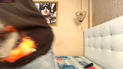 Snapshot of miladiosa chatting on 17, 12, 2025 miladiosa online show from 17, 12, 2025