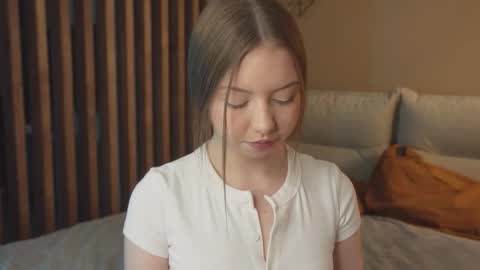 Snapshot of milaice chatting on 12, 3, 2026 Mila online show from 12, 3, 2026