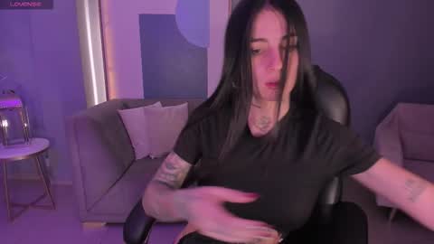 Snapshot of milalawrence_ chatting on 21, 11, 2025 Mila online show from 21, 11, 2025