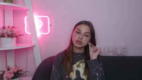 milanaangelas online show from 9, 9, 2025