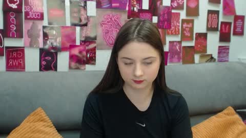 Snapshot of milanaroz chatting on 9, 4, 2026 milanaroz online show from 9, 4, 2026