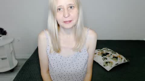 Milena online show from 28, 2, 2025