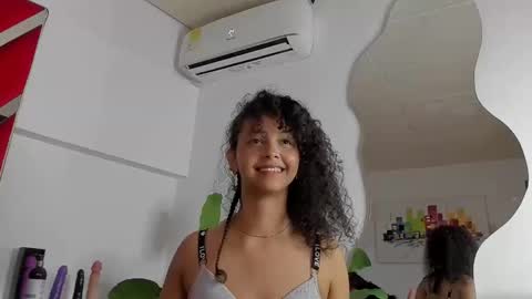 Snapshot of milanhtx2 chatting on 4, 3, 2025 milanx2 online show from 4, 3, 2025