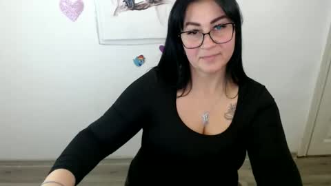 milania_milaa online show from 15, 10, 2025