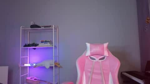 Snapshot of milaslovv chatting on 13, 2, 2025 Mila online show from 13, 2, 2025