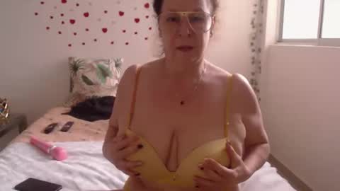 Snapshot of milchanell chatting on 10, 10, 2025 milchanell online show from 10, 10, 2025