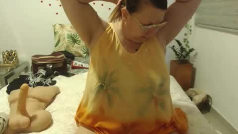 Snapshot of milchanell chatting on 13, 10, 2025 milchanell online show from 13, 10, 2025