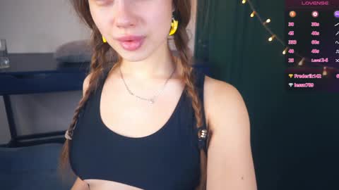 Snapshot of mildredbain chatting on 5, 12, 2024 Mila online show from 5, 12, 2024