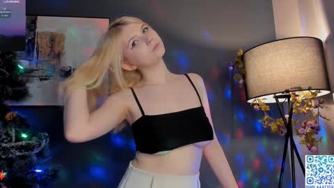 Snapshot of mildredbain chatting on 27, 12, 2024 Mila online show from 27, 12, 2024