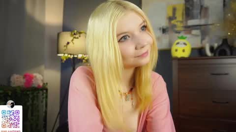 Snapshot of mildredbain chatting on 7, 3, 2025 Mila online show from 7, 3, 2025