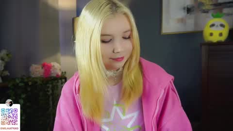 Snapshot of mildredbain chatting on 10, 3, 2025 Mila online show from 10, 3, 2025